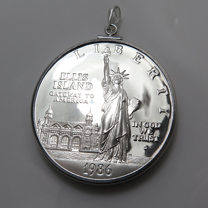 アメリカ自由の女神像銀貨 （1ドル）コインペンダント・バチカン付「SV925」