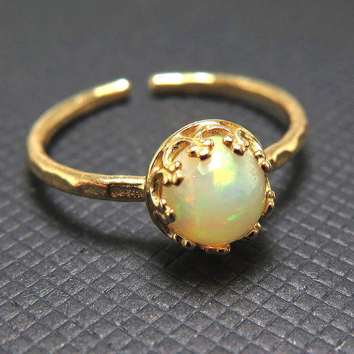 エチオピアンオパール 指輪 リング 天然石＜10月誕生石＞ハンマード ラウンド6mm 真鍮ブラス・ゴールドカラー/1個